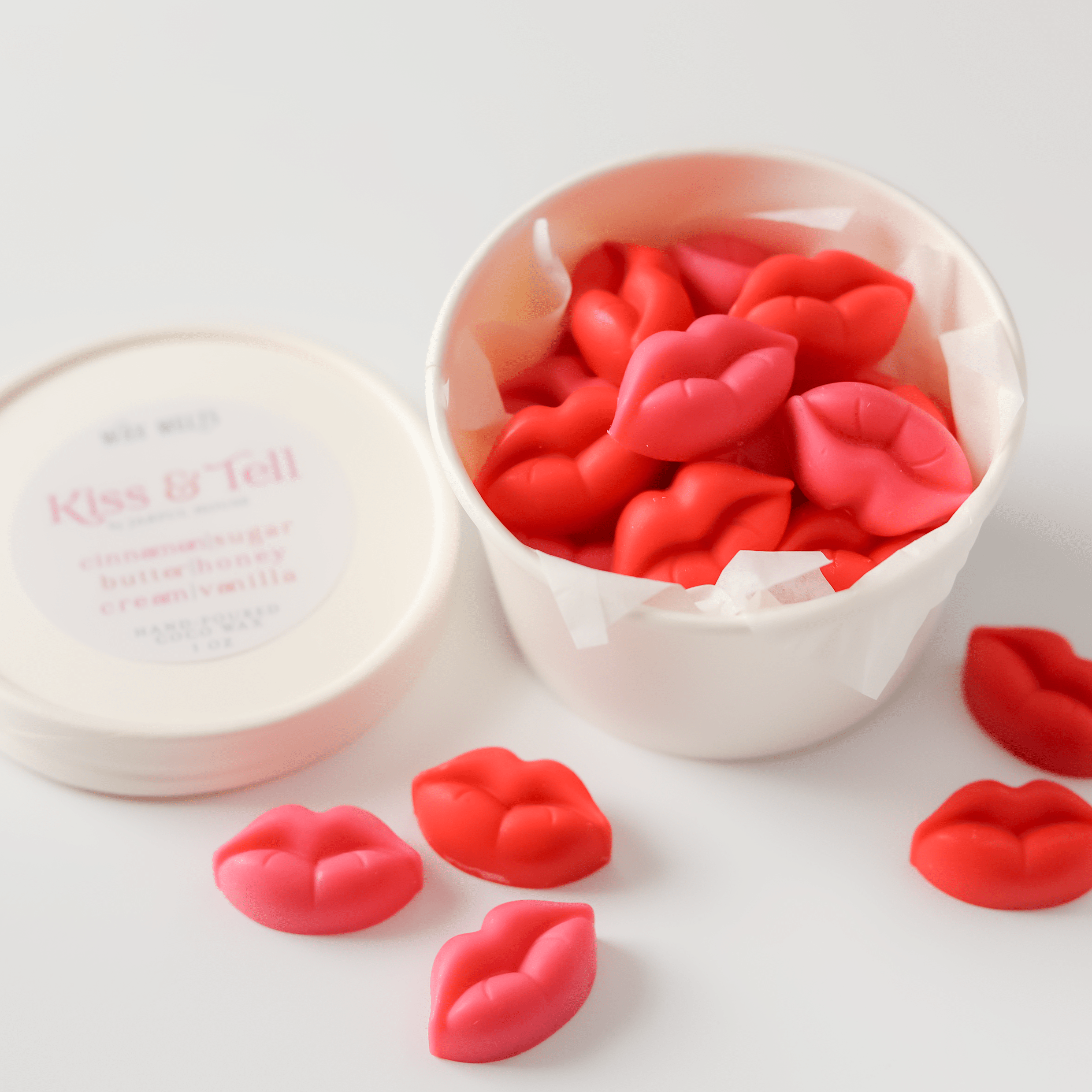 Kiss & Tell Wax Melts – Lip-Shaped, Romantic Cinnamon Vanilla Scent
