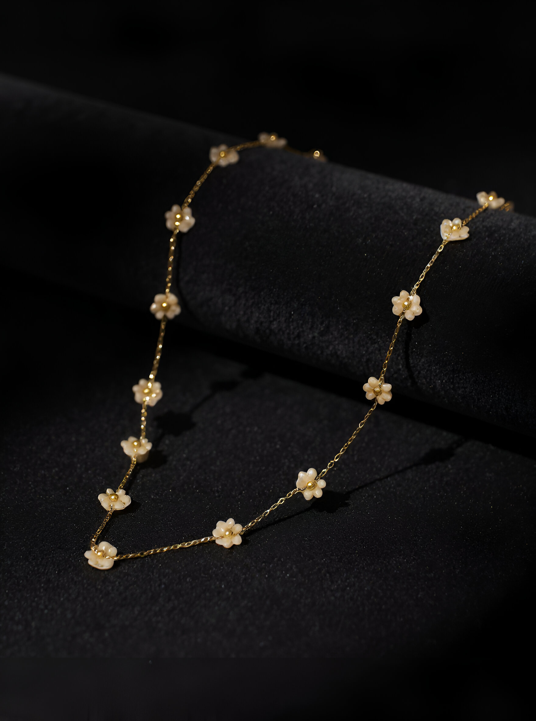 Daisy floral necklace