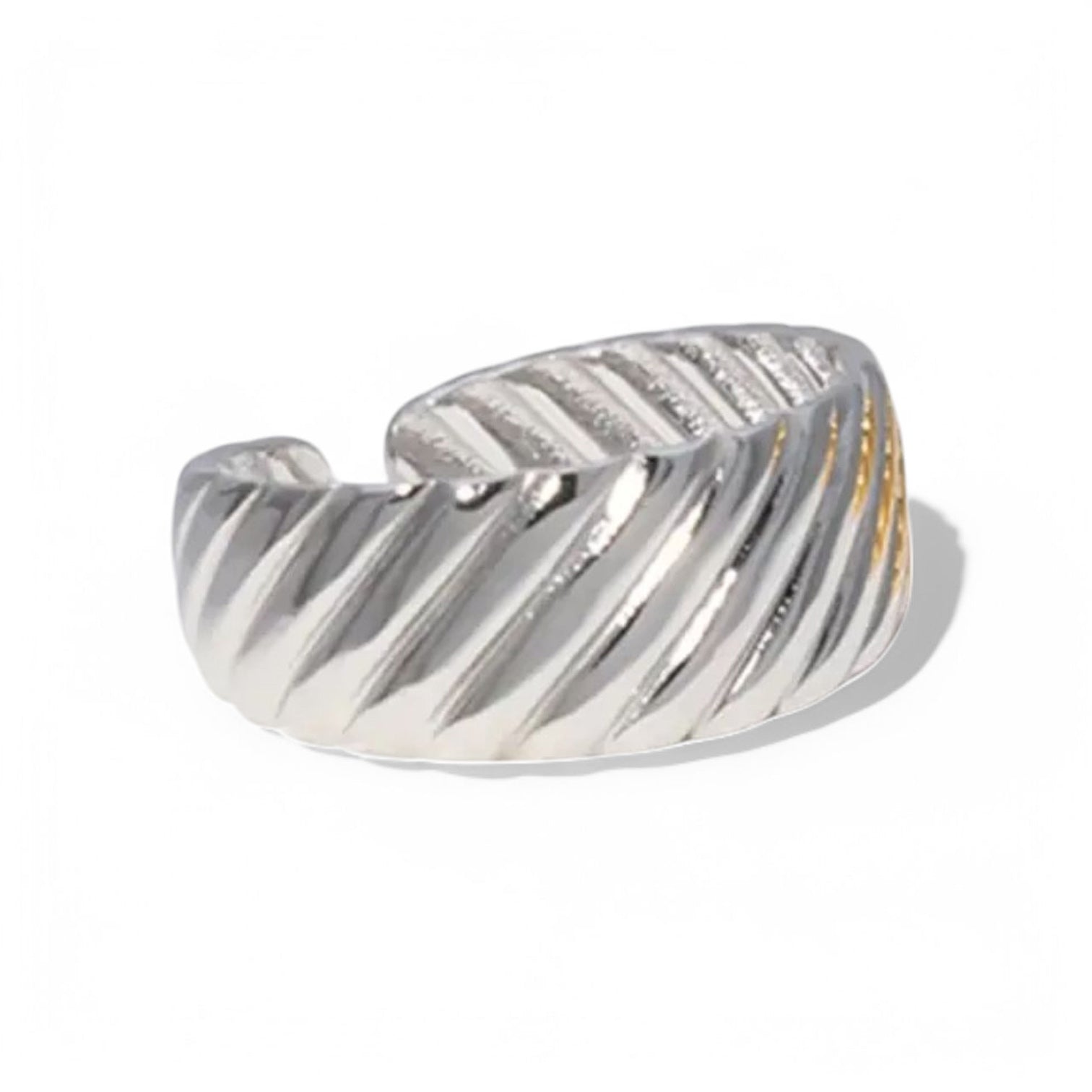 Diagonal Twist Ring