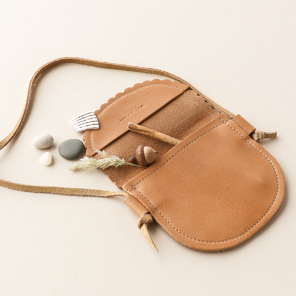 Scalloped Leather Crossbody Kid's Purse in Caramel
