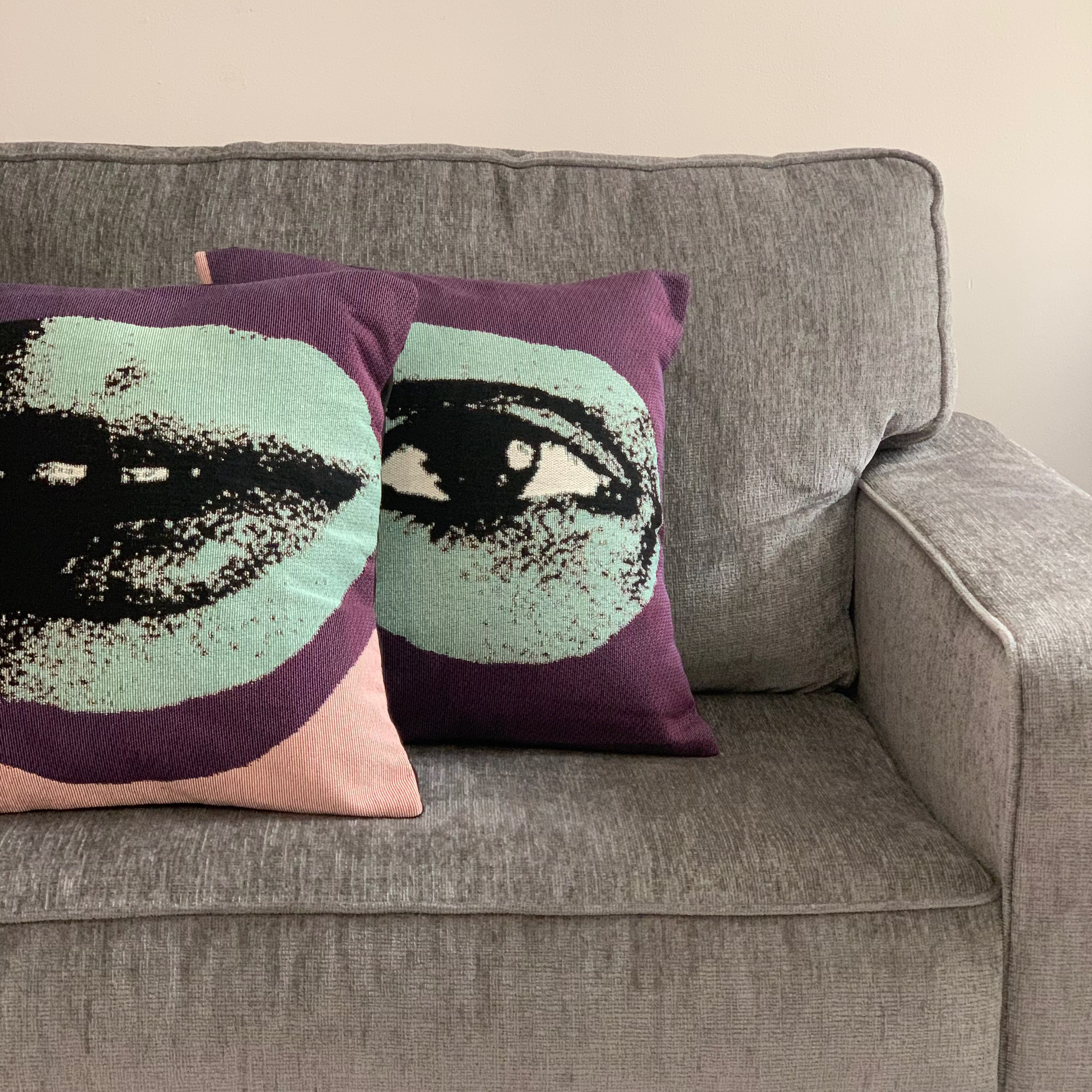 Faceless - Lips Pillow