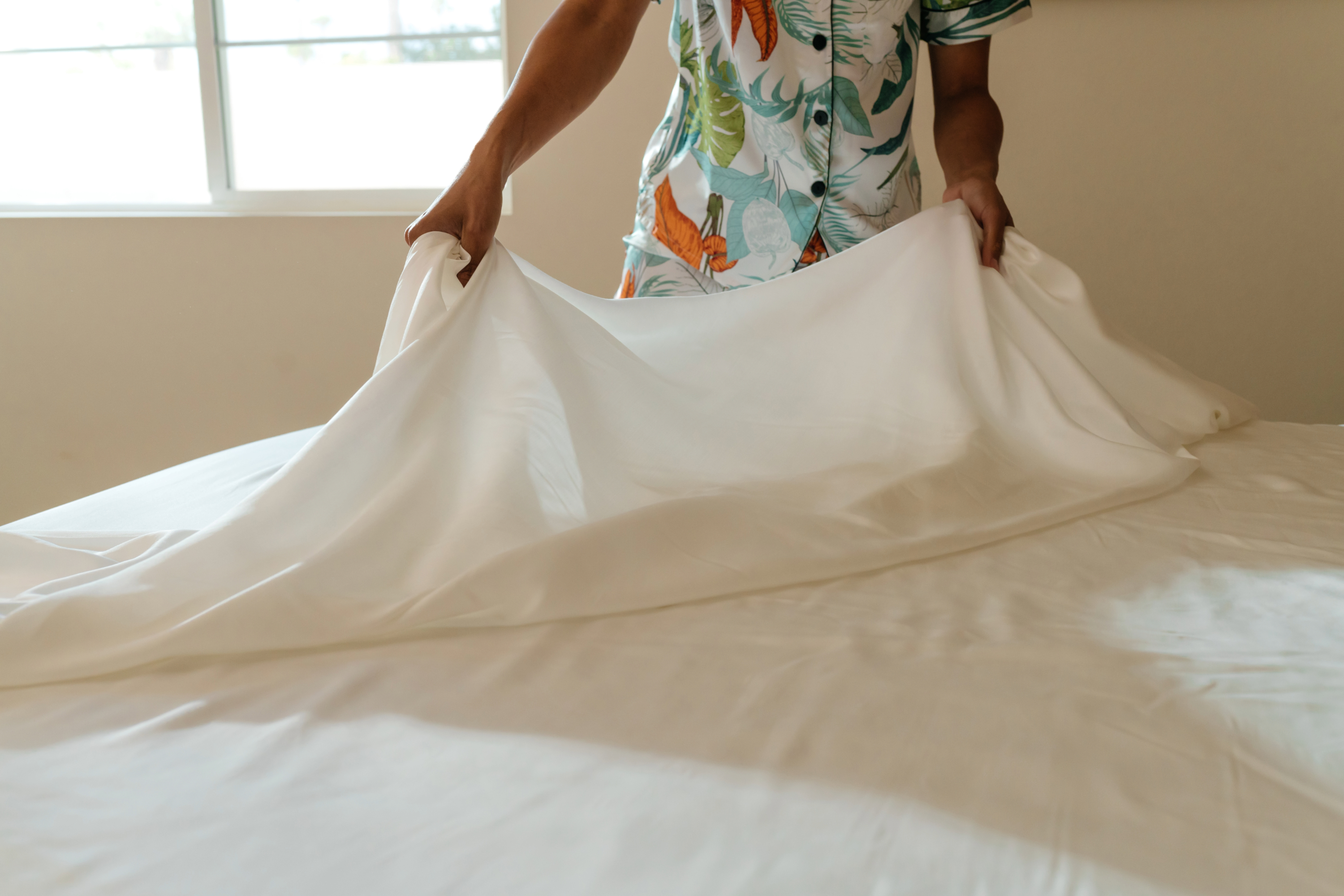 Sateen Sheet Set in Ivory White